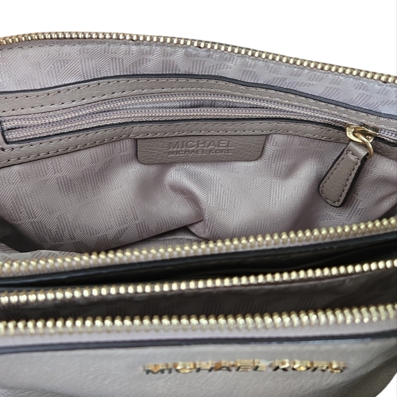 MICHAEL KORS POCKETBOOK - Picture 6 of 10